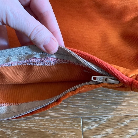 Velvet piped pillow cover - no insert - Picture 3 of 4